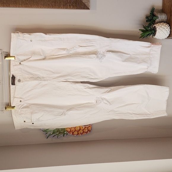 Torrid - Mom Straight Vintage Stretch High-Rise Jean in Optic White - Picture 2 of 13